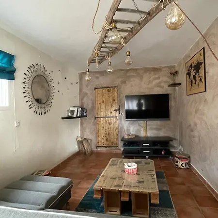 Les Volets Bleus Villa *