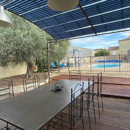 Les Volets Bleus Villa *